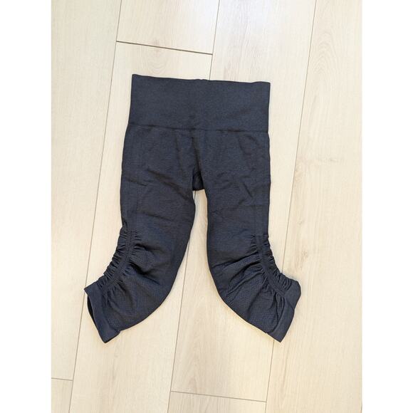 Lululemon Size 2 In The Flow Crop Leggings Heathered Black Activewear Pull On - Picture 2 of 10